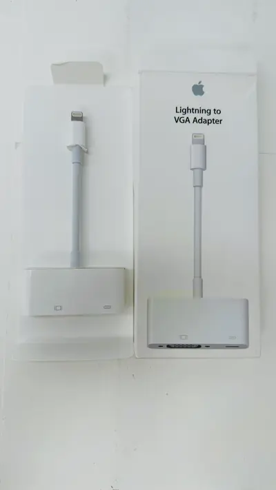 Original Apple Lightning to VGA Adapter - Thumbnail 5