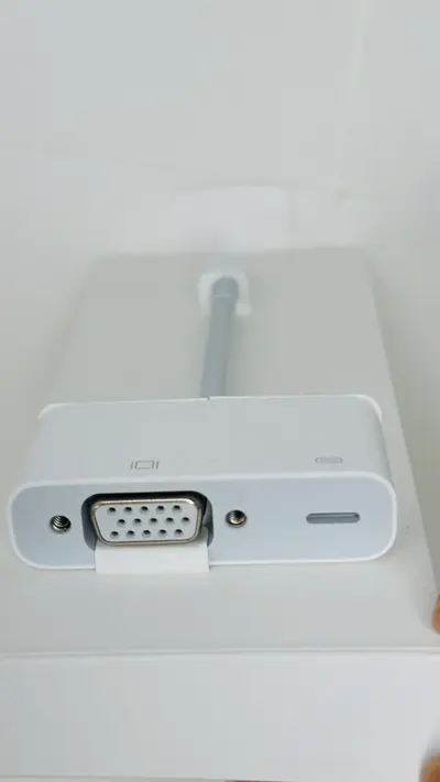 Original Apple Lightning to VGA Adapter - Thumbnail 2