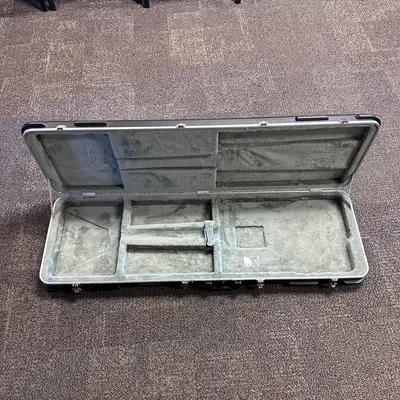 Road Runner RRMCBG Molded ABS Electric Bass Guitar Flight Case Plush Interior - Thumbnail 7