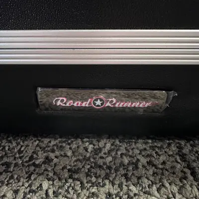 Road Runner RRMCBG Molded ABS Electric Bass Guitar Flight Case Plush Interior - Thumbnail 2
