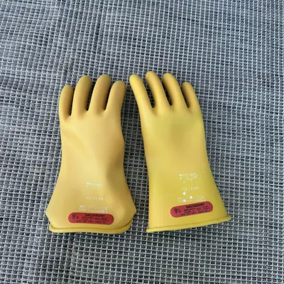 Salisbury by Honeywell Class 0 Type 1 Electrical Insulating Gloves 9.5 - Thumbnail 2
