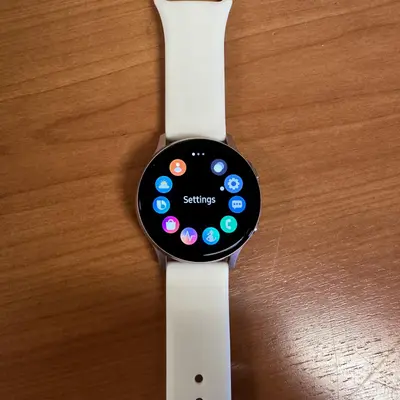 Samsung Galaxy Watch Active2 SM-R830 40mm Aluminum Case with Sport Band - Thumbnail 3
