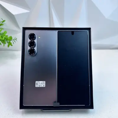 SAMSUNG GALAXY Z FOLD6 | 256GB | SILVER SHADOW | Verizon Locked - Thumbnail 5