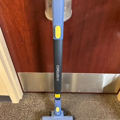 Shark Cordless Pet Stick Vacuum Cleaner Blue IX143H IX143HV5 with Charger - Thumbnail 4