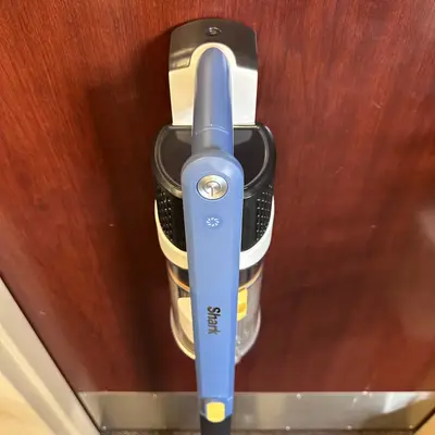Shark Cordless Pet Stick Vacuum Cleaner Blue IX143H IX143HV5 with Charger - Thumbnail 6