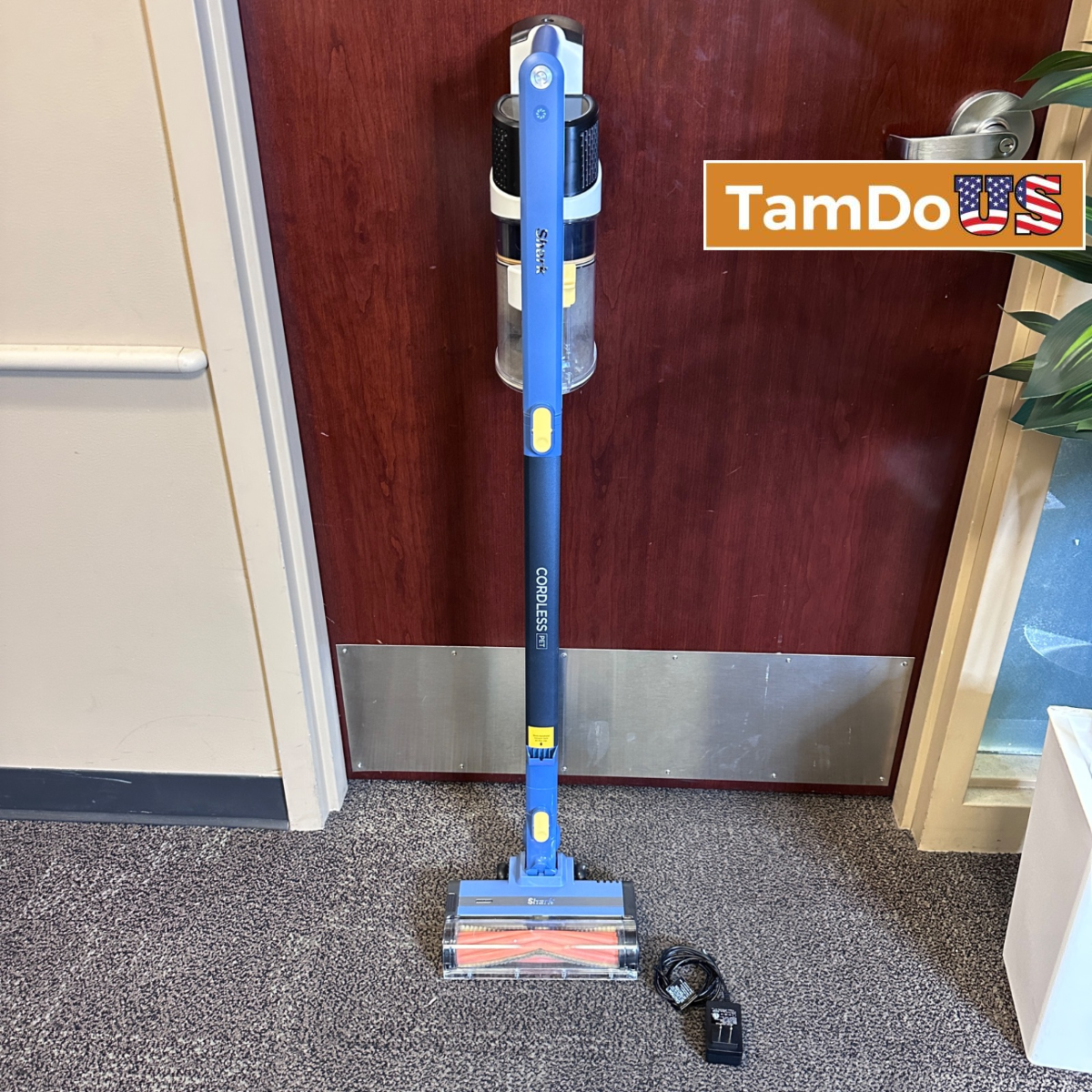 Shark Cordless Pet Stick Vacuum Cleaner Blue IX143H IX143HV5 with Charger - Photo 1 - Real photo at TamDo.us