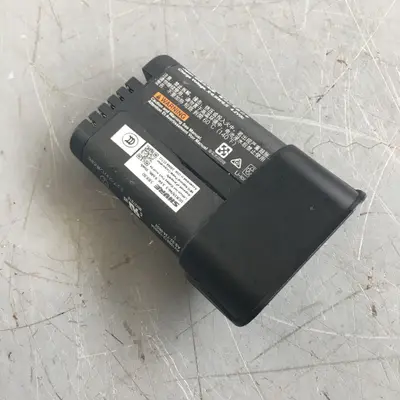 Shure SB930 Rechargeable Lithium-ion Battery Pack for MXCW640 - Thumbnail 5