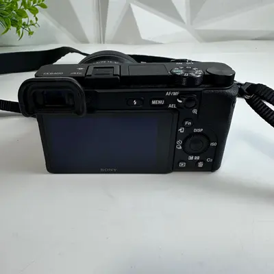 Sony Alpha 6400 APS-C Mirrorless Camera with 16-50mm OSS II & FE 50mm f/1.8 Lens - Thumbnail 10