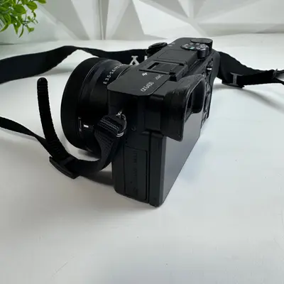 Sony Alpha 6400 APS-C Mirrorless Camera with 16-50mm OSS II & FE 50mm f/1.8 Lens - Thumbnail 5