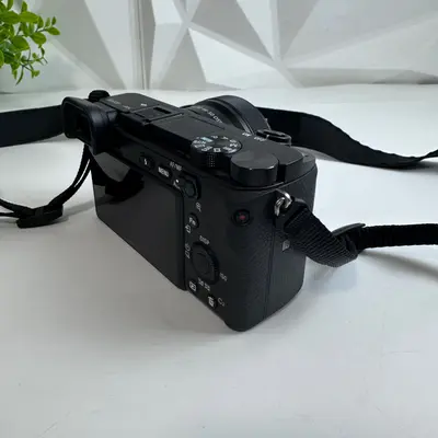 Sony Alpha 6400 APS-C Mirrorless Camera with 16-50mm OSS II & FE 50mm f/1.8 Lens - Thumbnail 4