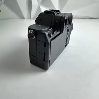 Sony Alpha 7 IV Mirrorless Camera Kit with FE 28-70mm F3.5-5.6 OSS II Lens - Thumbnail 7
