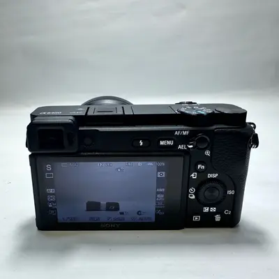 Sony Alpha a6400 Mirrorless Camera with 16-50mm f/3.5-5.6 OSS II Lens Kit - Thumbnail 8