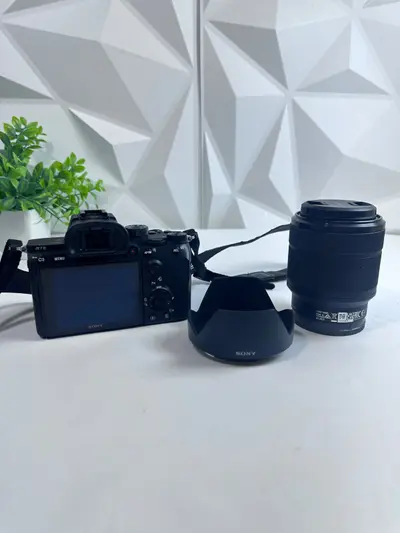 Sony Alpha a7 III Mirrorless Camera with FE 28-70 mm F3.5-5.6 OSS Lens - Thumbnail 7