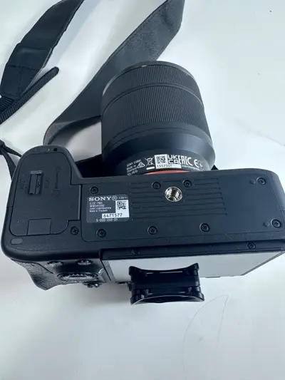 Sony Alpha a7 III Mirrorless Camera with FE 28-70 mm F3.5-5.6 OSS Lens - Thumbnail 4