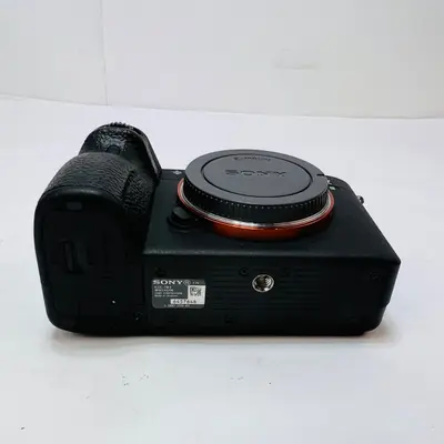 Sony Alpha 7 III Mirrorless Camera with FE 28-70mm Lens - Thumbnail 4