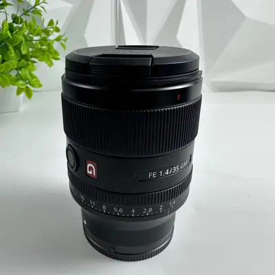 Sony FE 35mm F1.4 GM Full-Frame E-Mount Lens (SEL35F14GM) - Thumbnail 3