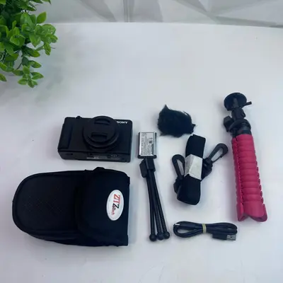 Sony ZV-1F Vlogging Camera + Case + ZeeTech Bundle Black - Thumbnail 2