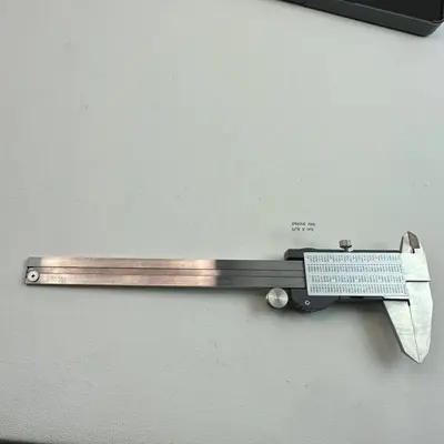 SPI 18-010-9 6" Digital Caliper 0.0005" Resolution IP54 with Case & Battery - Thumbnail 9
