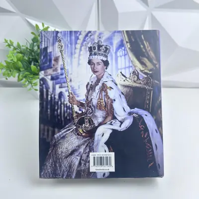 The Times Queen Elizabeth II Book, 1926–2022, Hardcover, Commemorative Edition - Thumbnail 3
