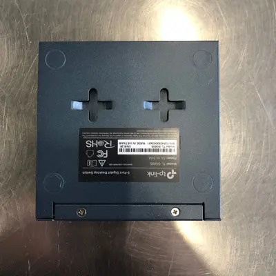 TP-Link TL-SG605 5-Port Gigabit Desktop Switch Unmanaged Steel Casing Network - Thumbnail 7