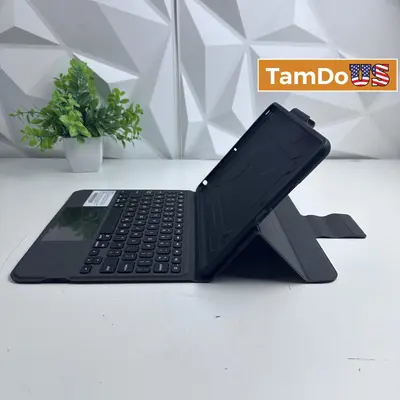 UAG Integrated Bluetooth Keyboard with Trackpad for iPad (10.2") (8th/7th) - Excellent - Real photo at TamDo.us