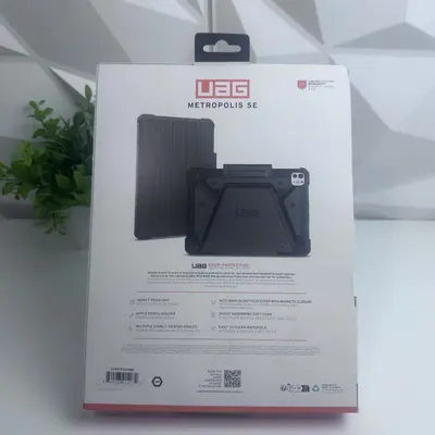 UAG Metropolis SE Case for iPad Pro 11" (M4, 2024) – Rugged Folio, Black - Thumbnail 5