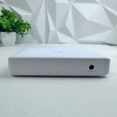 Ubiquiti UniFi USW-Lite-8-PoE 8-Port Gigabit PoE Switch Managed - Thumbnail 5