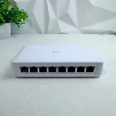 Ubiquiti UniFi USW-Lite-8-PoE 8-Port Gigabit PoE Switch Managed - Thumbnail 6