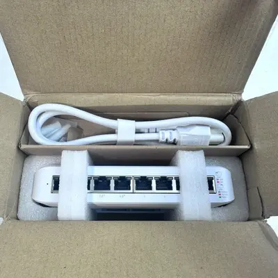 Ubiquiti UniFi USW-Lite-8-PoE 8-Port Gigabit PoE Switch Managed - Thumbnail 7