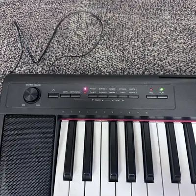 Yamaha Piaggero NP-12 61-Key Lightweight Portable Keyboard - Thumbnail 6