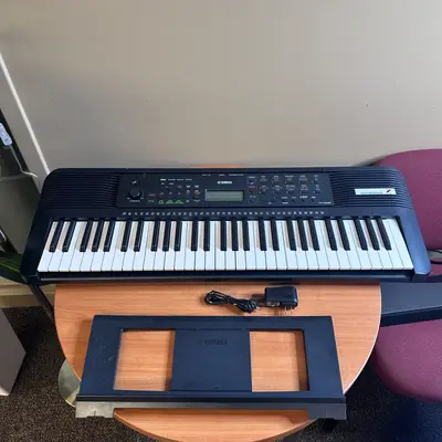 Yamaha PSR-E283 61-Key Portable Digital Keyboard Educational Piano - Thumbnail 3