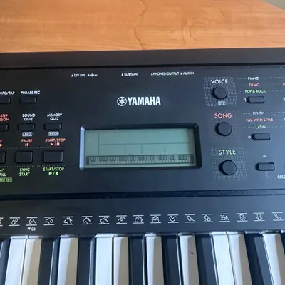 Yamaha PSR-E283 61-Key Portable Digital Keyboard Educational Piano - Thumbnail 4