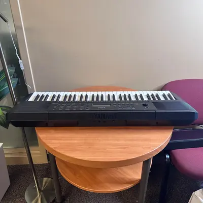 Yamaha PSR-E283 61-Key Portable Digital Keyboard Educational Piano - Thumbnail 2