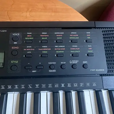 Yamaha PSR-E283 61-Key Portable Digital Keyboard Educational Piano - Thumbnail 6